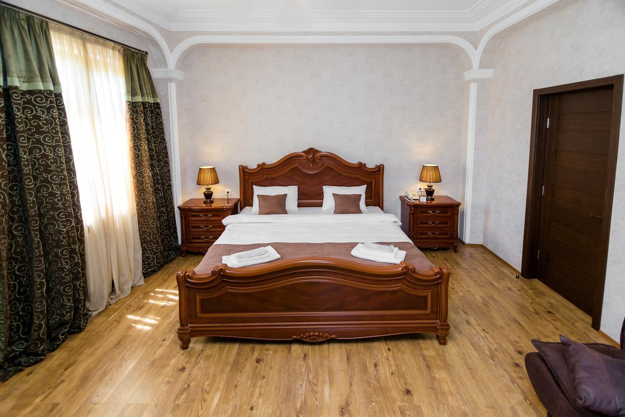 Отель Elia Palace Тбилиси Экстерьер фото