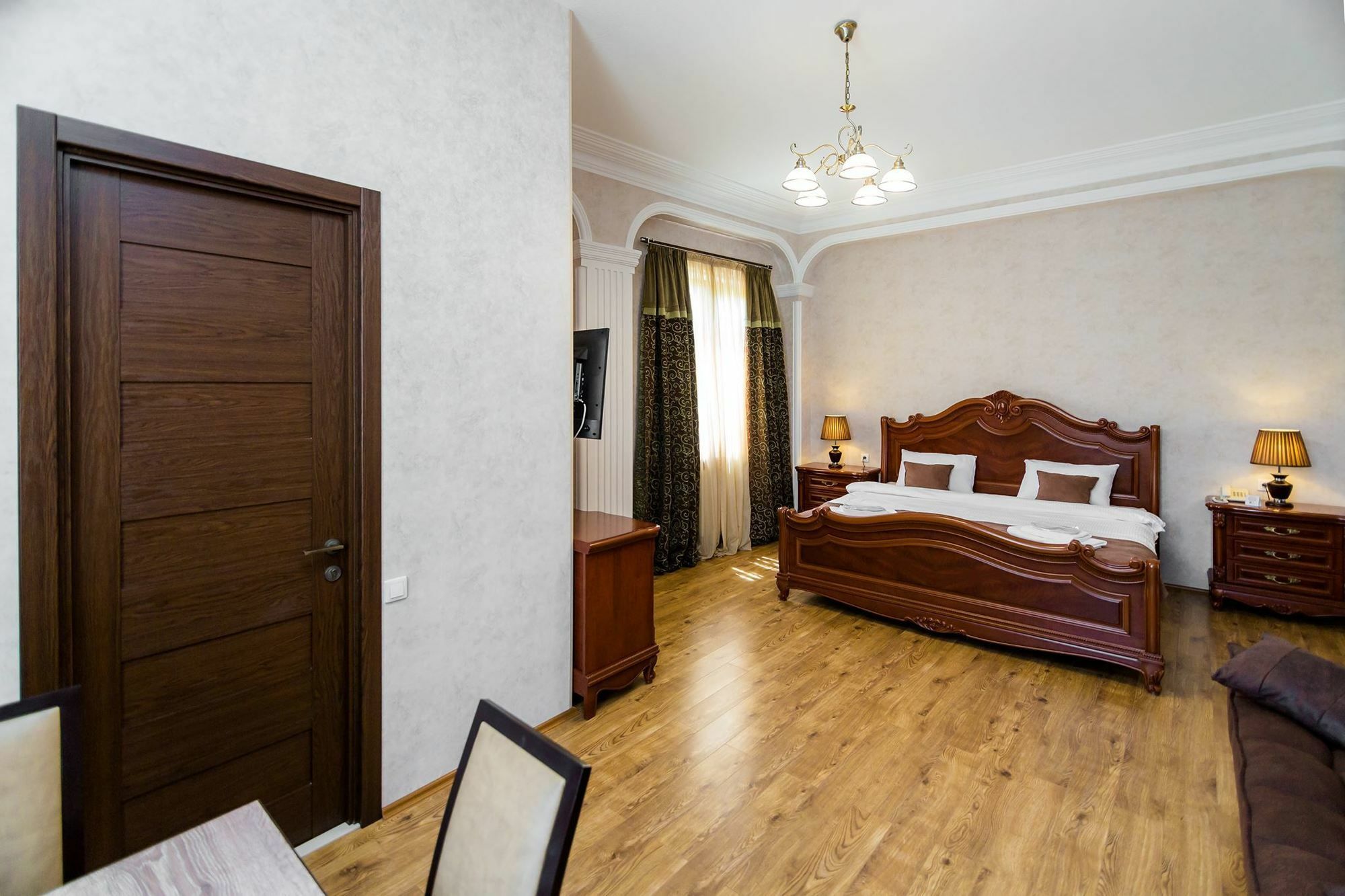 Отель Elia Palace Тбилиси Экстерьер фото