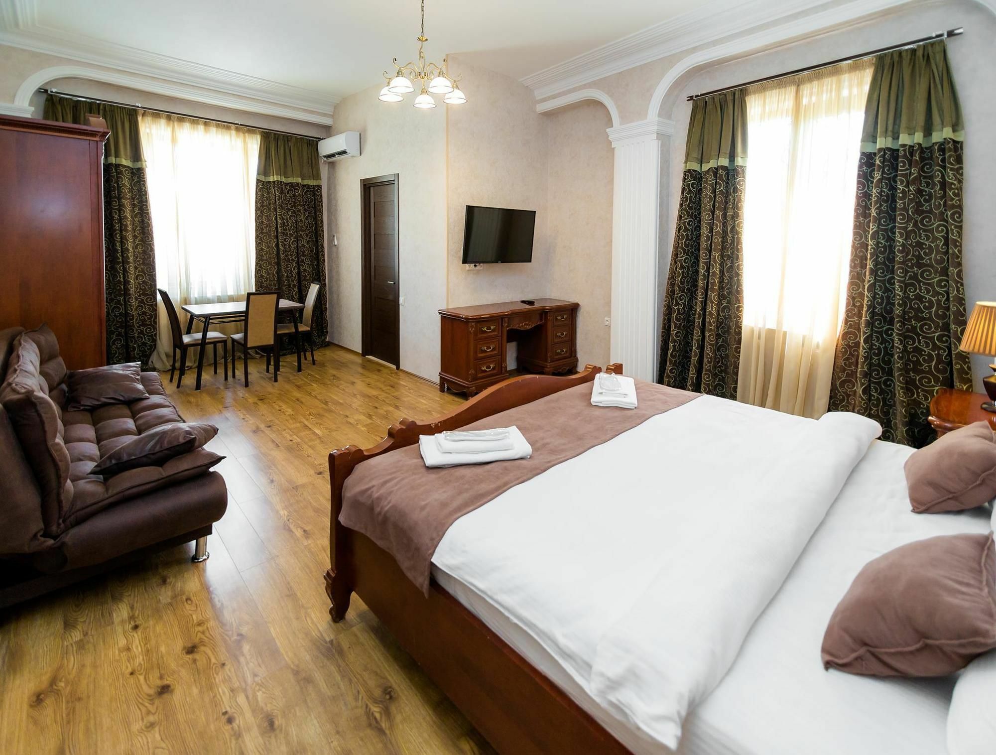Отель Elia Palace Тбилиси Экстерьер фото
